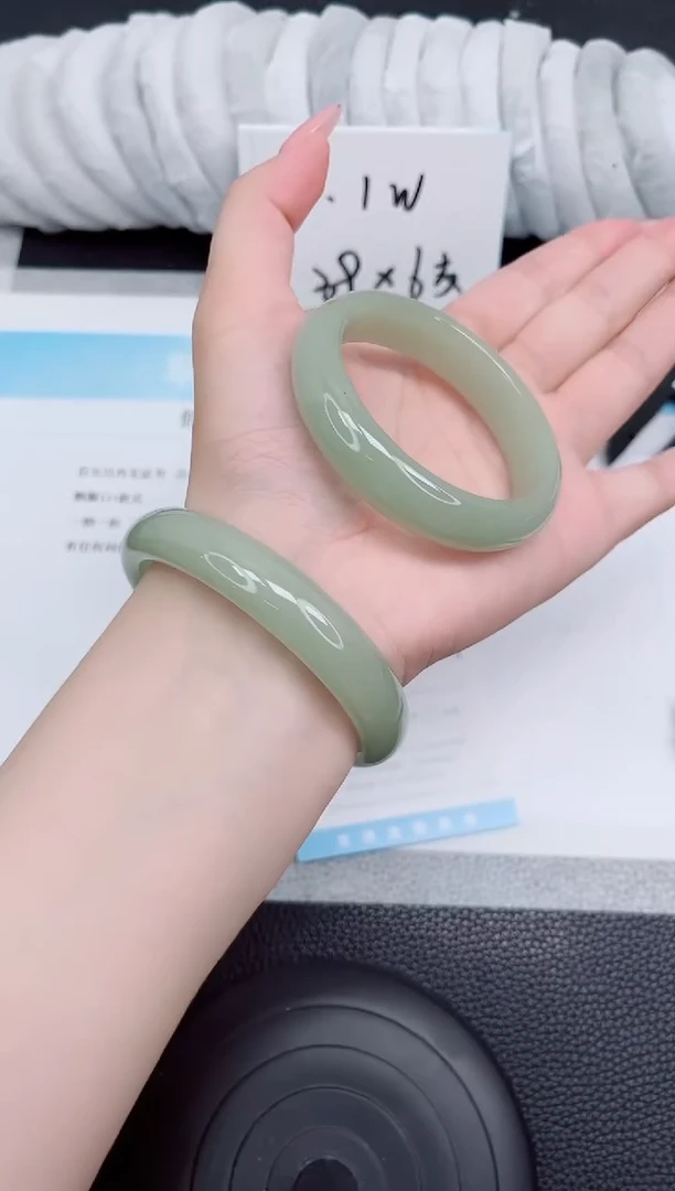 石英质玉手镯未镶嵌95-54.4