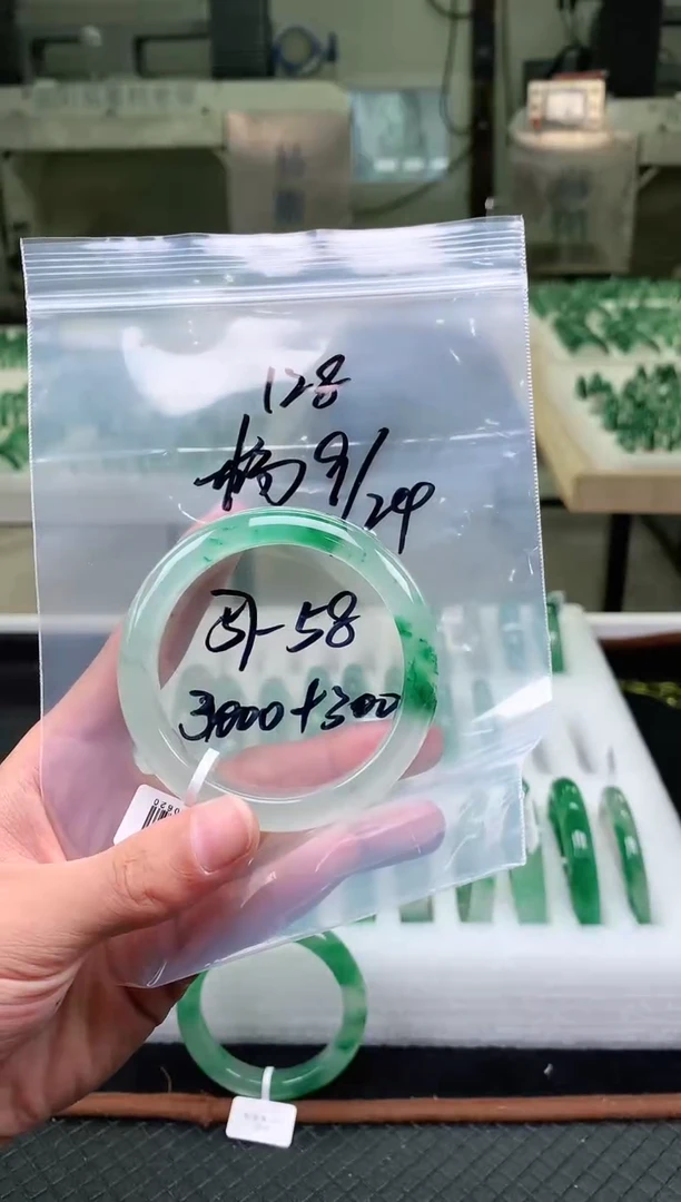 未镶嵌非洲翠手镯石英质玉非洲翠手镯57-58圈口128号