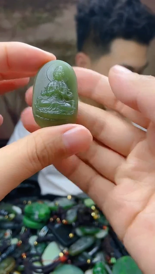 颈饰未镶嵌和田玉1