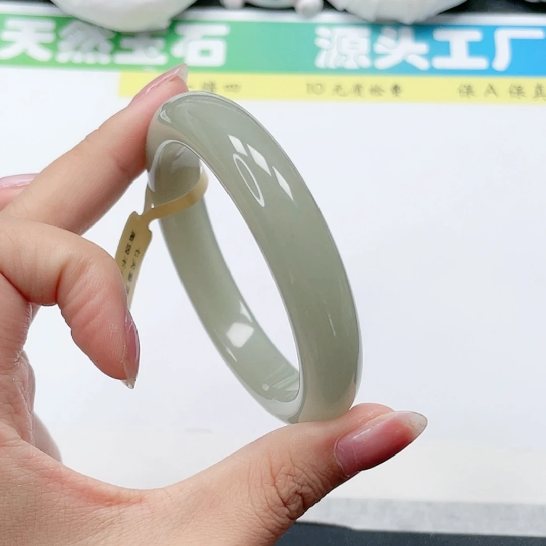 ”高青白“天然老料东陵玉浅晴水玉手镯(有纹线色点多样性发货）