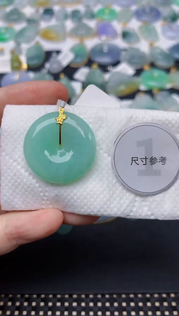 翡翠18K金镶嵌颈饰天然缅甸A货翡翠