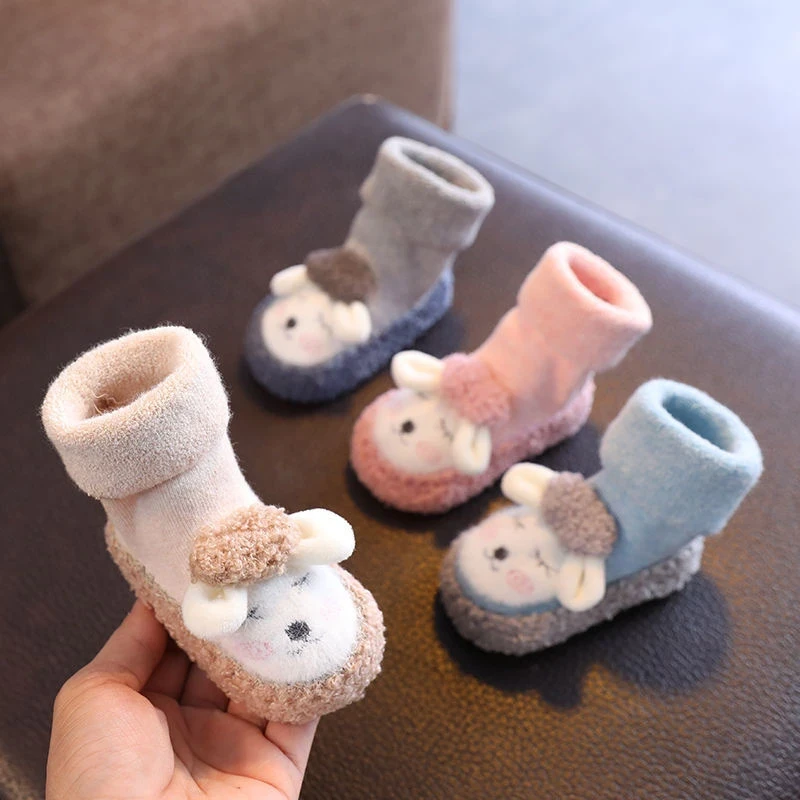 婴儿鞋袜秋冬季软底不掉0一1岁6到12个月男女宝宝加绒保暖软底鞋