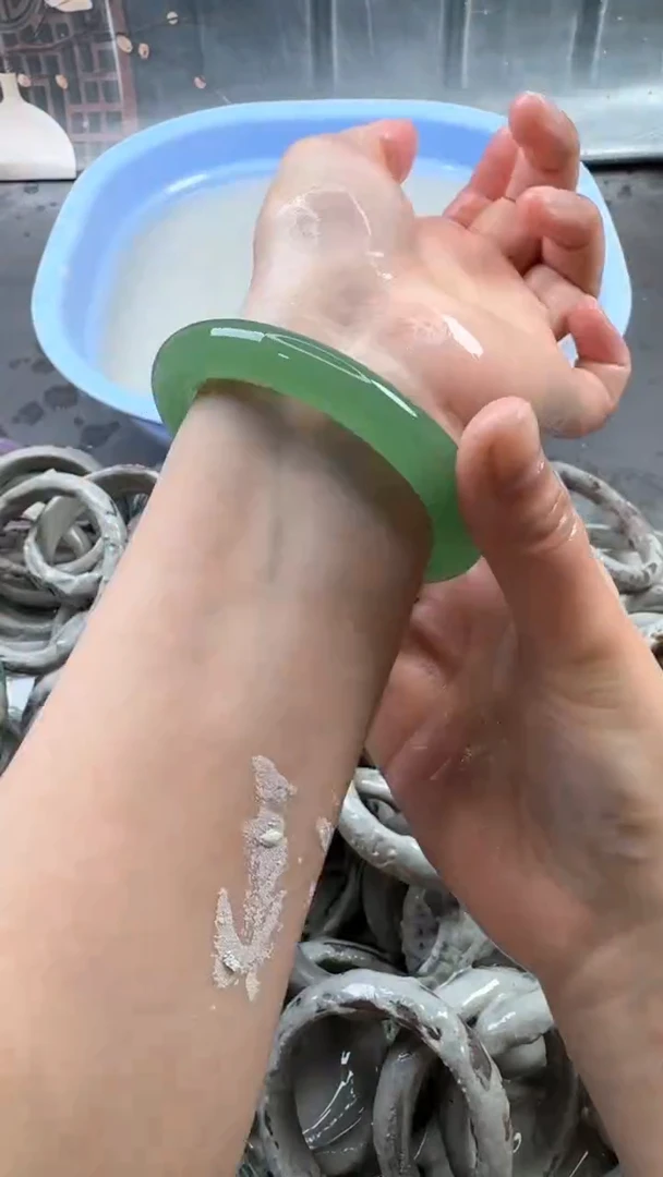 【闪购商品】石英质玉手镯未镶嵌22 6160