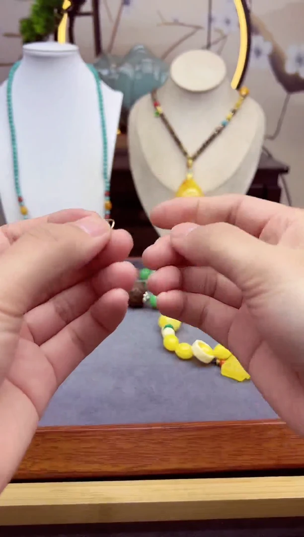 【闪购商品】蜜蜡耳饰14K金镶嵌e82``````