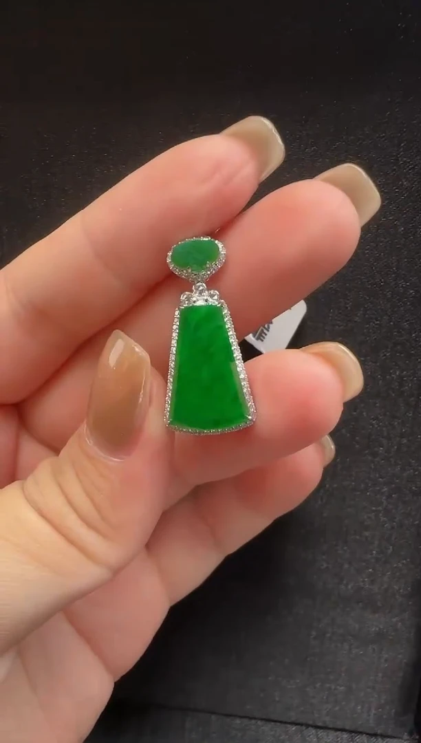 颈饰18K金镶嵌翡翠018无事牌一个