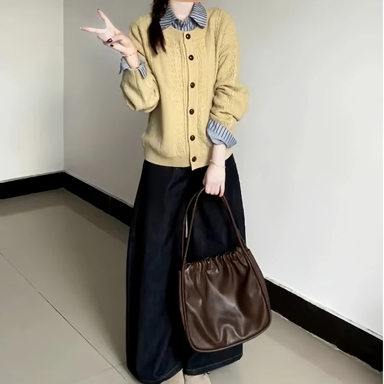 2025秋冬新款韩系穿搭格子衬衫叠穿针织毛衣高腰牛仔裤时尚三件套