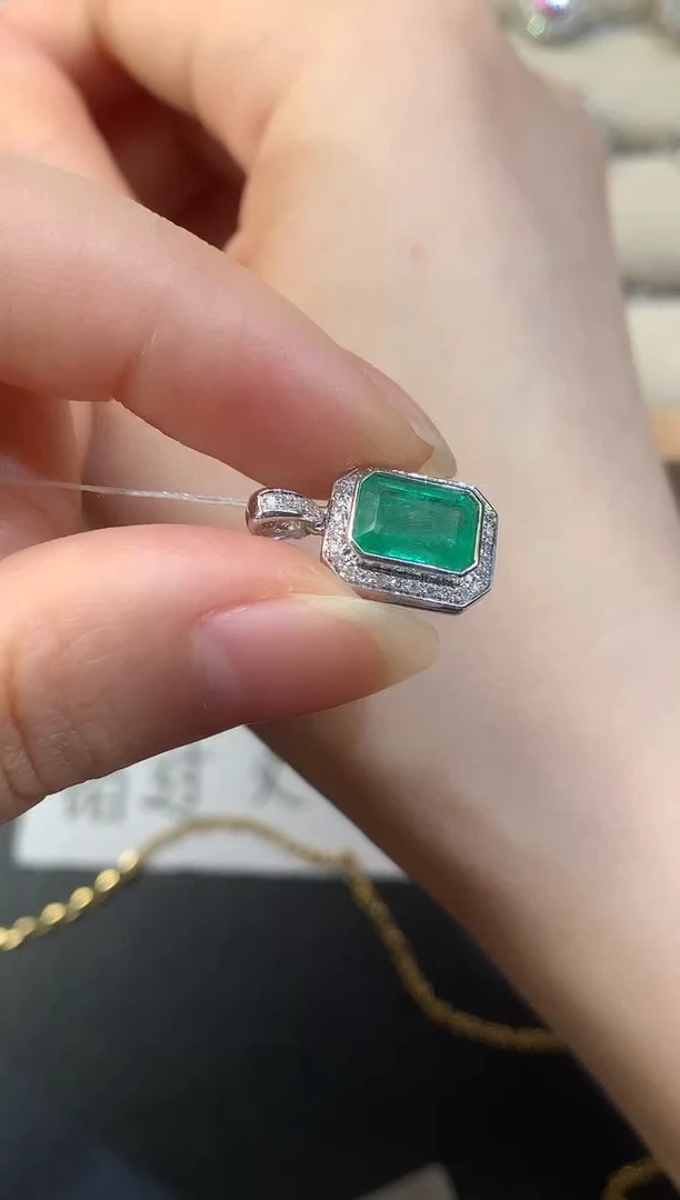 18K金镶嵌吊坠(不含链)祖母绿D870|4980