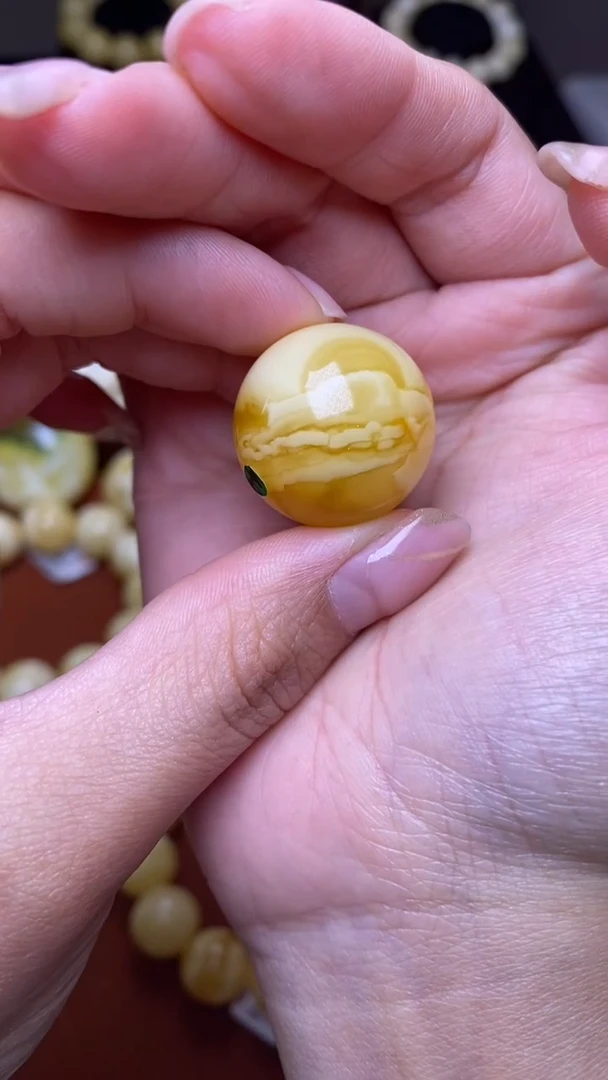 未镶嵌琥珀裸石葵. 61