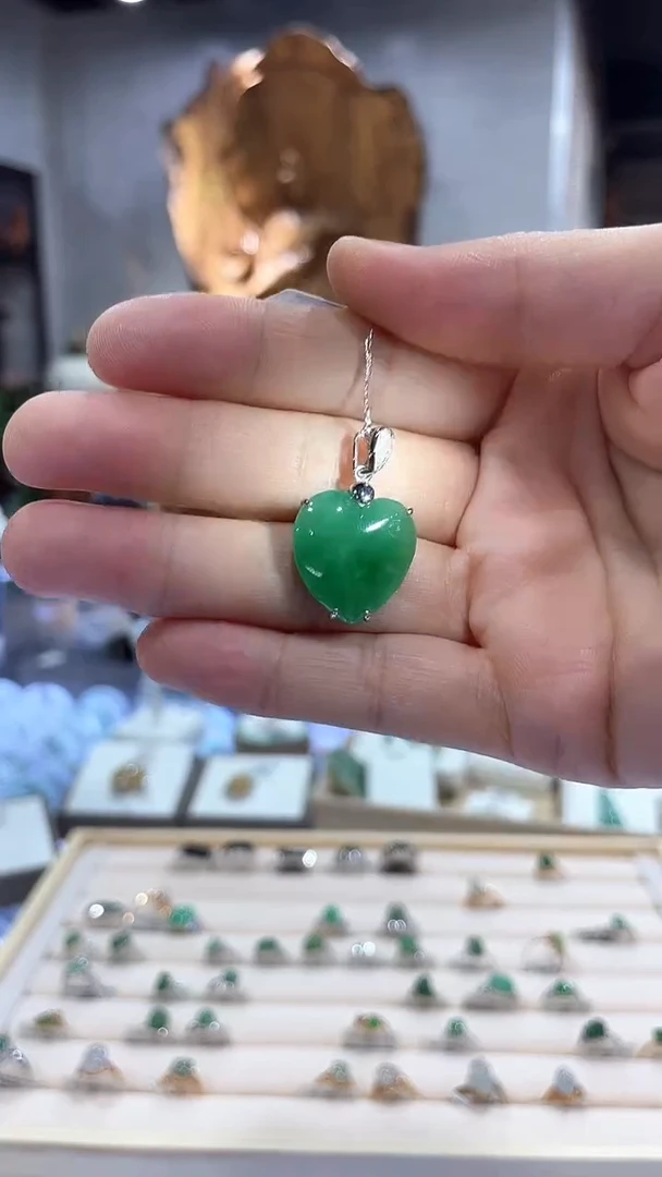 吊坠(不含链)18K金镶嵌翡翠23