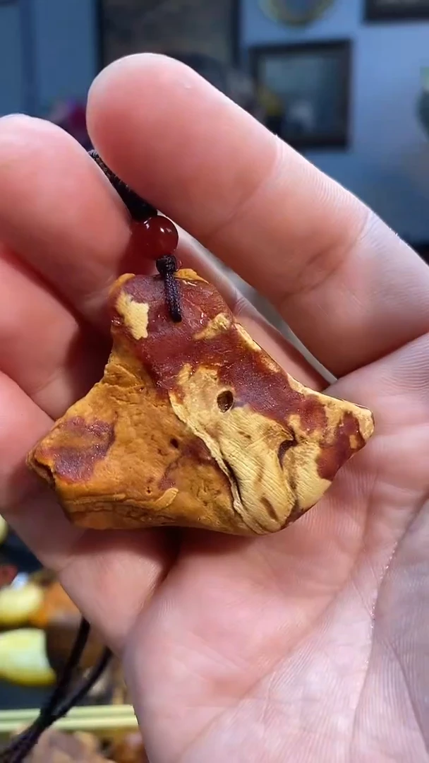 琥珀颈饰未镶嵌吊坠