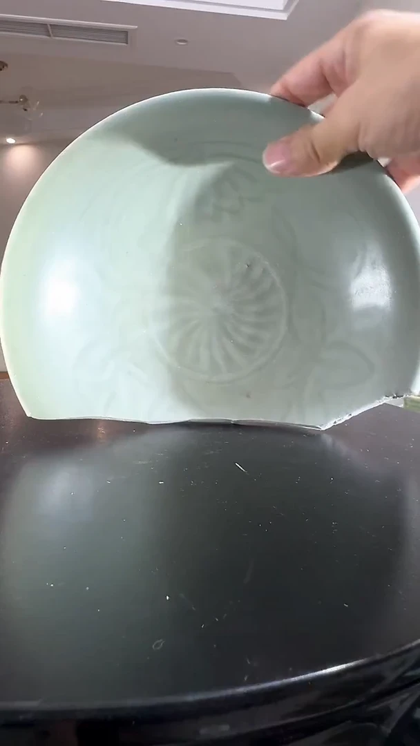 瓷片龙泉青瓷刻花供盘标本