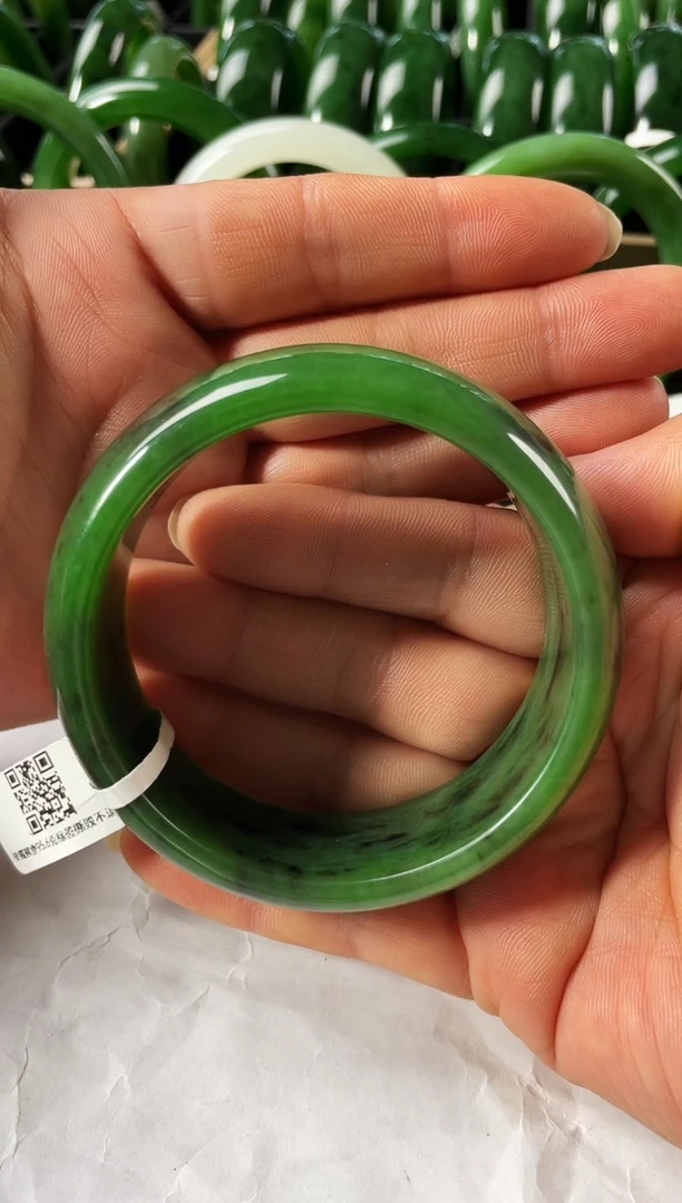 未镶嵌手镯和田玉（碧玉）库****车碧玉手镯