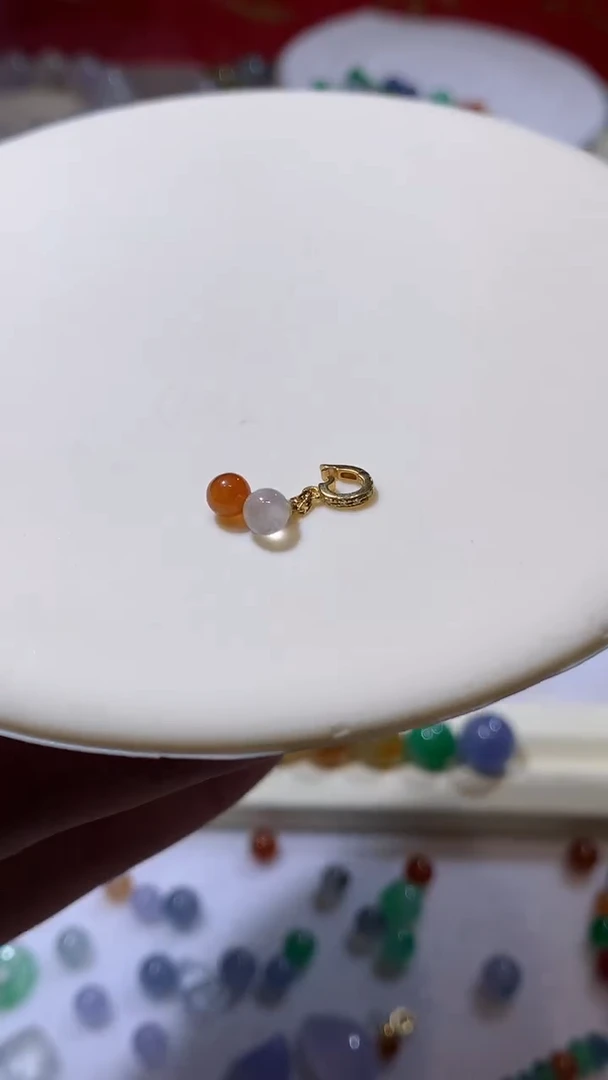 18K金镶嵌定制翡翠画**师4+卡滴流950