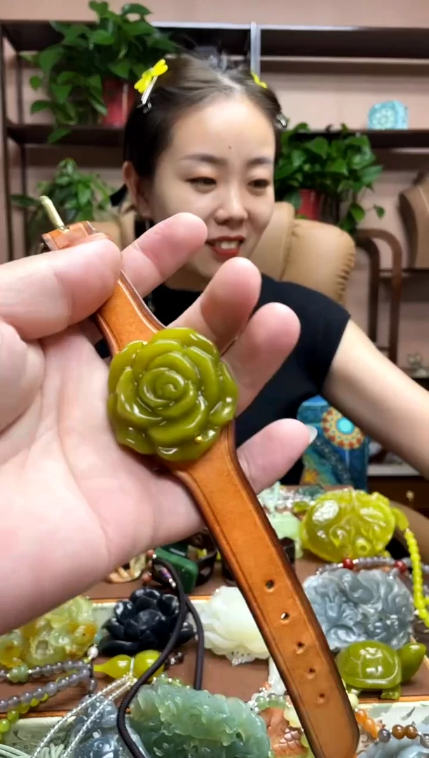 未镶嵌岫玉吊坠多样性发货发其中之一