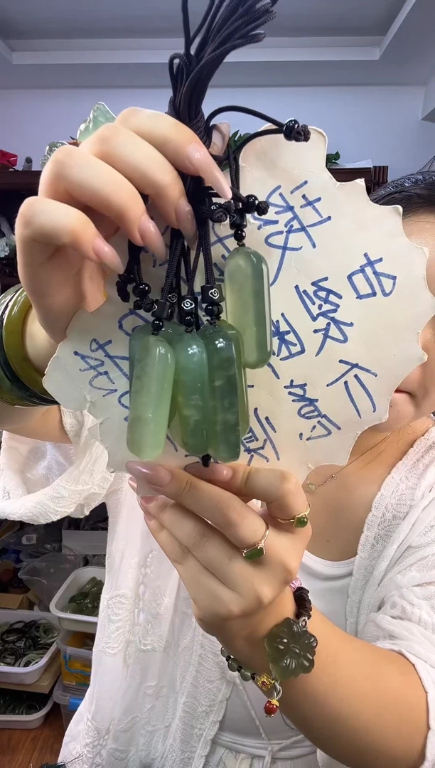 蛇纹石玉未镶嵌无事牌多样性发货其中之一