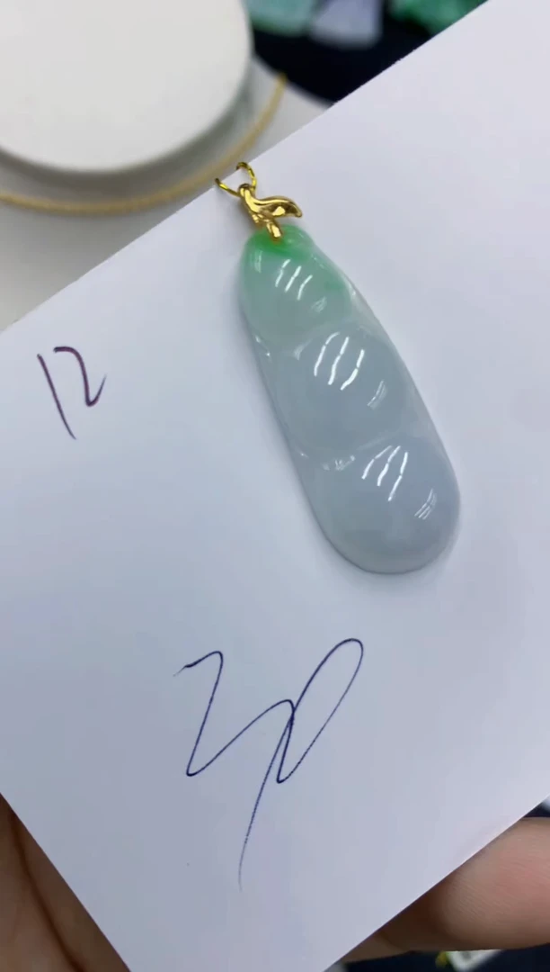 翡翠未镶嵌颈饰11111111111