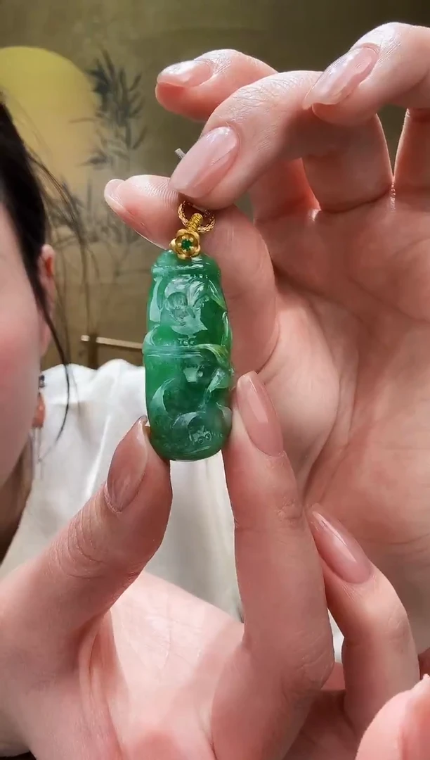 颈饰未镶嵌翡翠吊坠