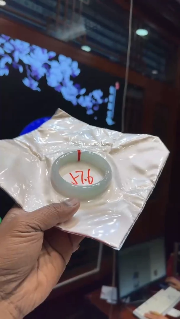 【闪购商品】翡翠手镯未镶嵌手镯