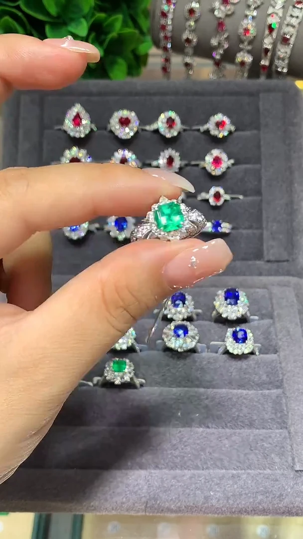 18K金镶嵌戒指祖母绿1.39ct