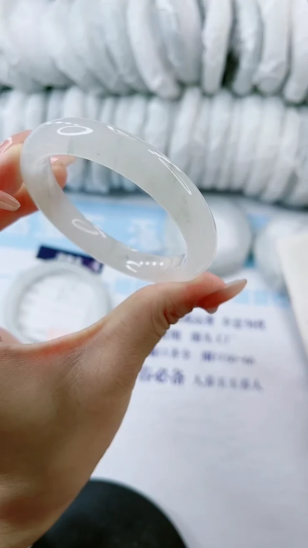 【闪购商品】石英质玉手镯未镶嵌0330386374多样性发货