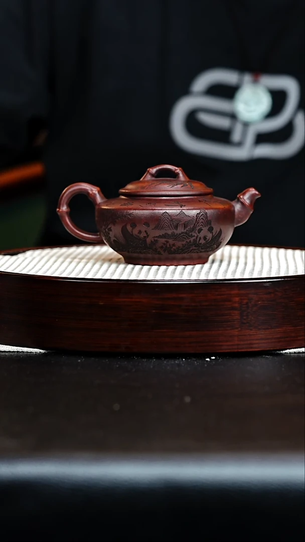 茶壶紫砂宜兴紫砂 龙山古乌泥 熊猫扁壶