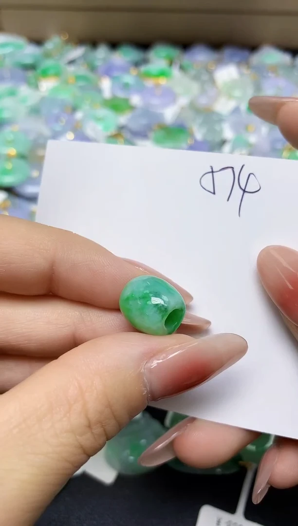 翡翠未镶嵌颈饰 天然缅甸翡翠A货