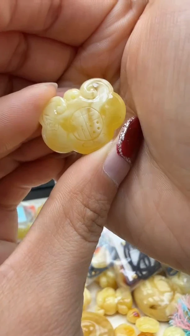 未镶嵌琥珀裸石配饰