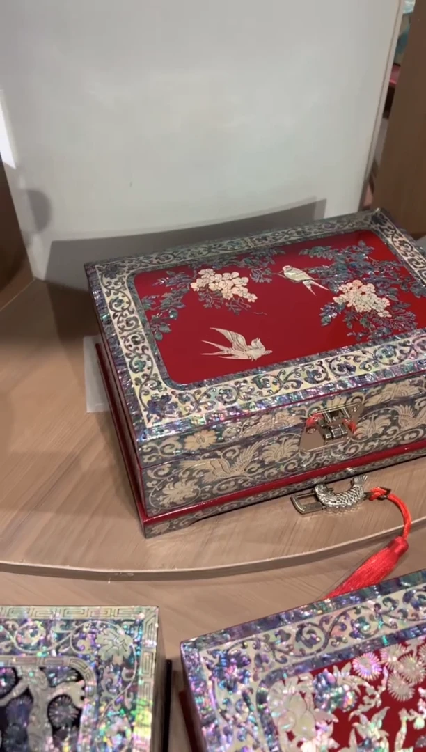 【闪购商品】鱼锁绒布底弘贝雅螺钿漆器文化馆