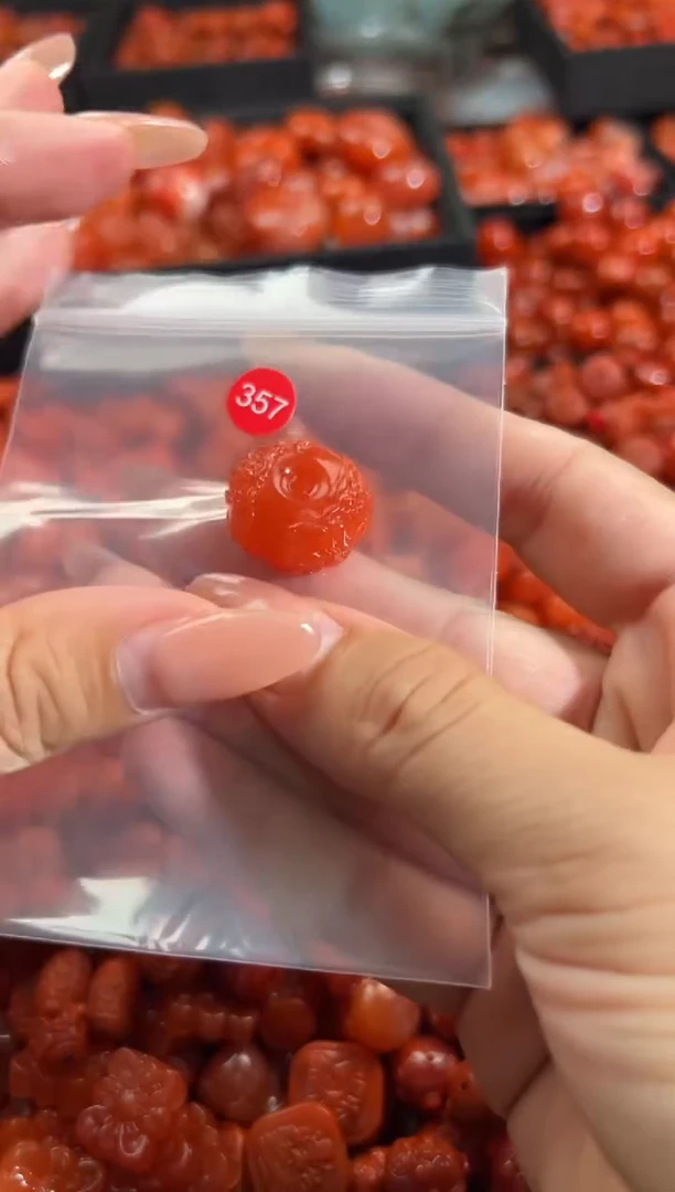 南红玛瑙未镶嵌颈饰1
