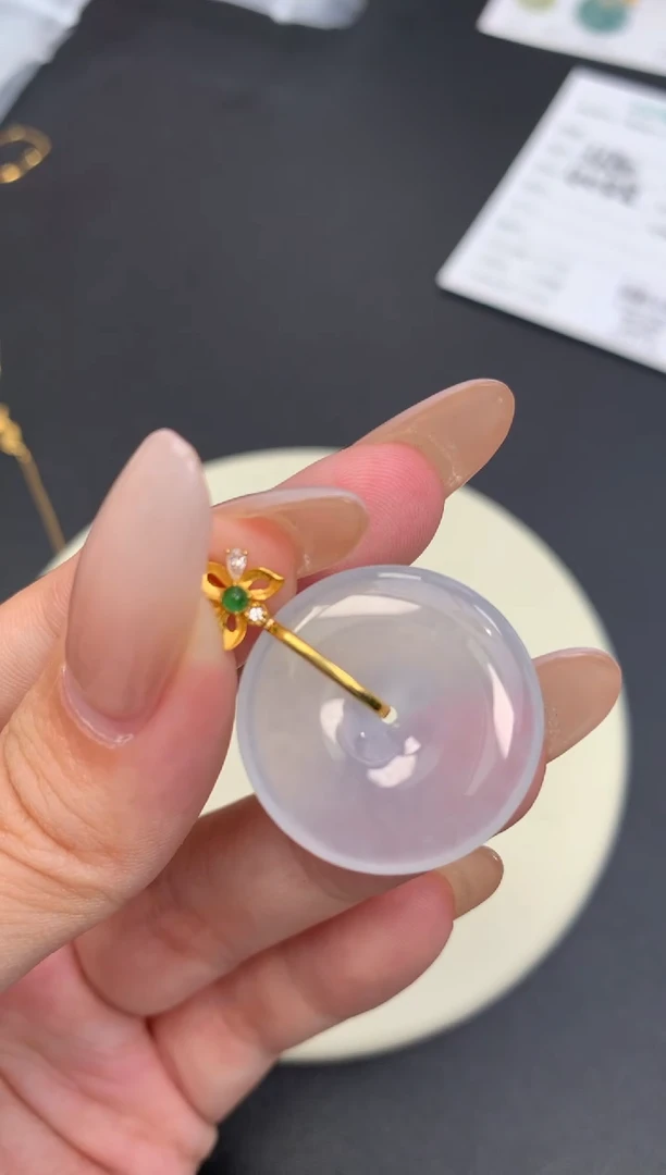 颈饰18K金镶嵌翡翠48小时鉴赏期 退货不扣服务费