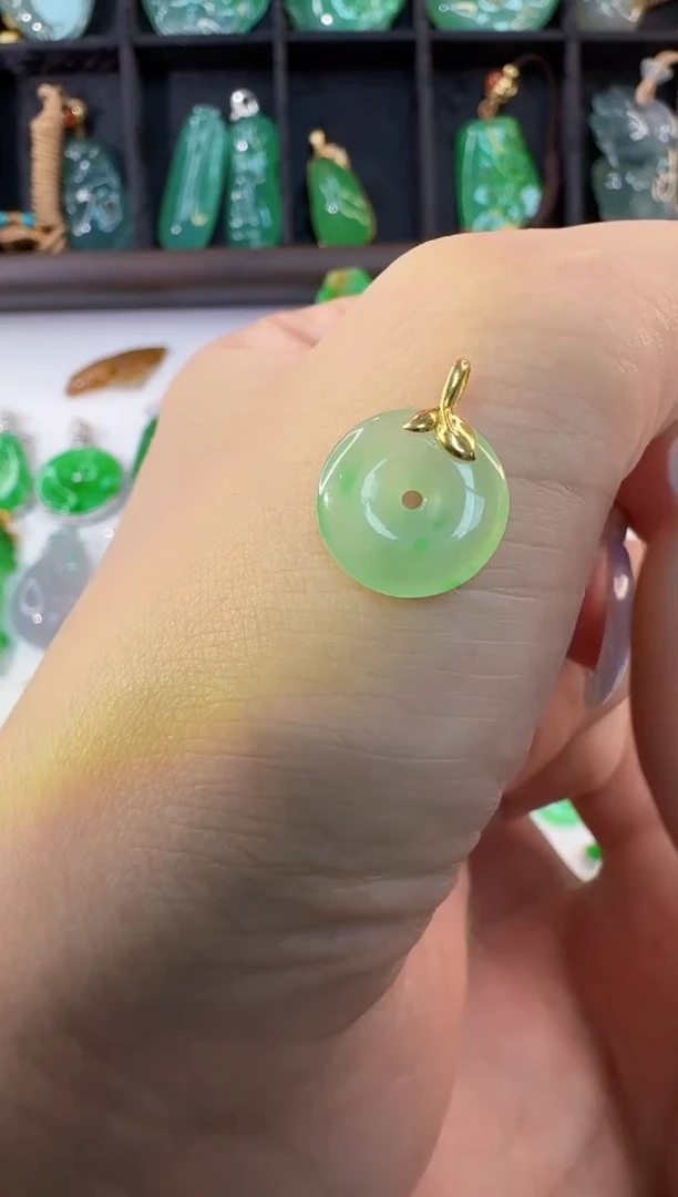 颈饰18K金镶嵌翡翠缅甸A货翡翠