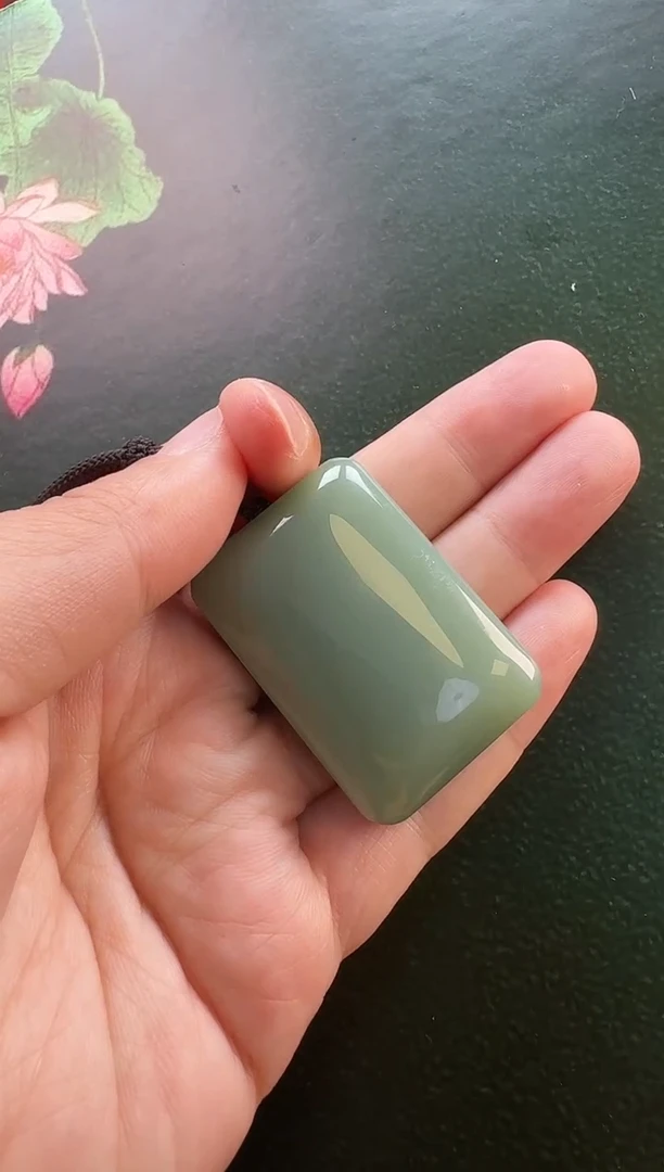 颈饰未镶嵌和田玉吊坠
