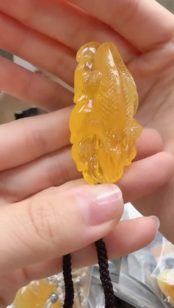 裸石琥珀未镶嵌如图