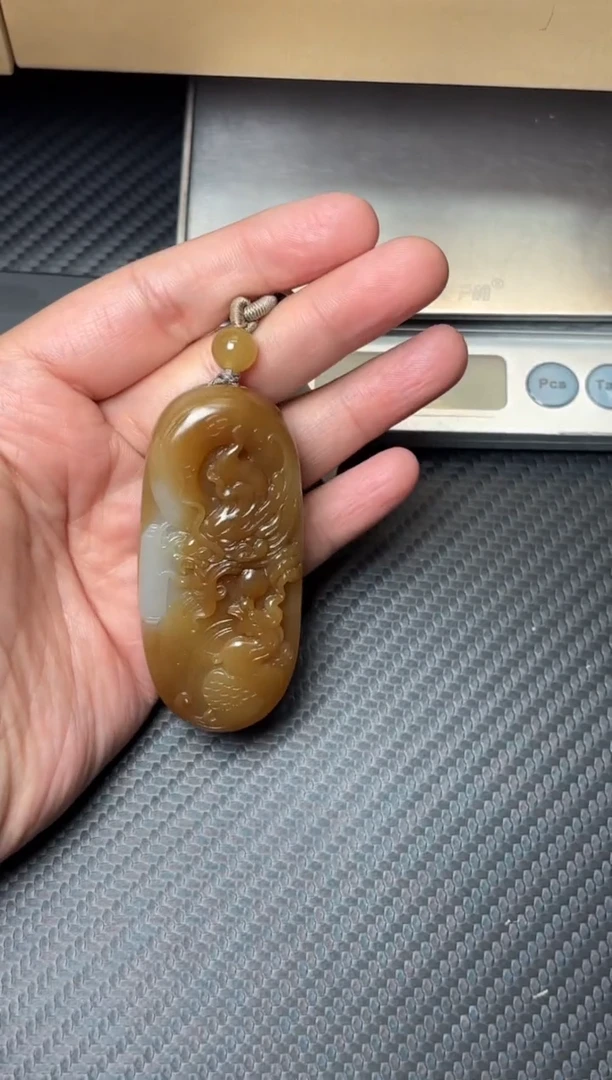 吊坠(赠链)未镶嵌和田玉若羌微色差吊坠