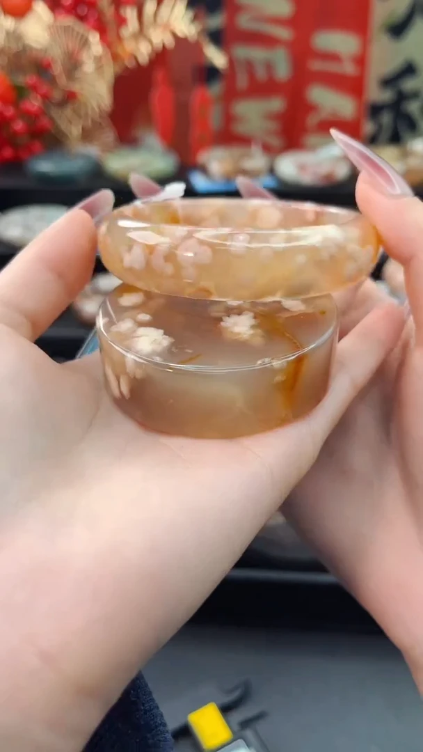 【闪购商品】石英质玉手镯未镶嵌赠送镯心（60圈口