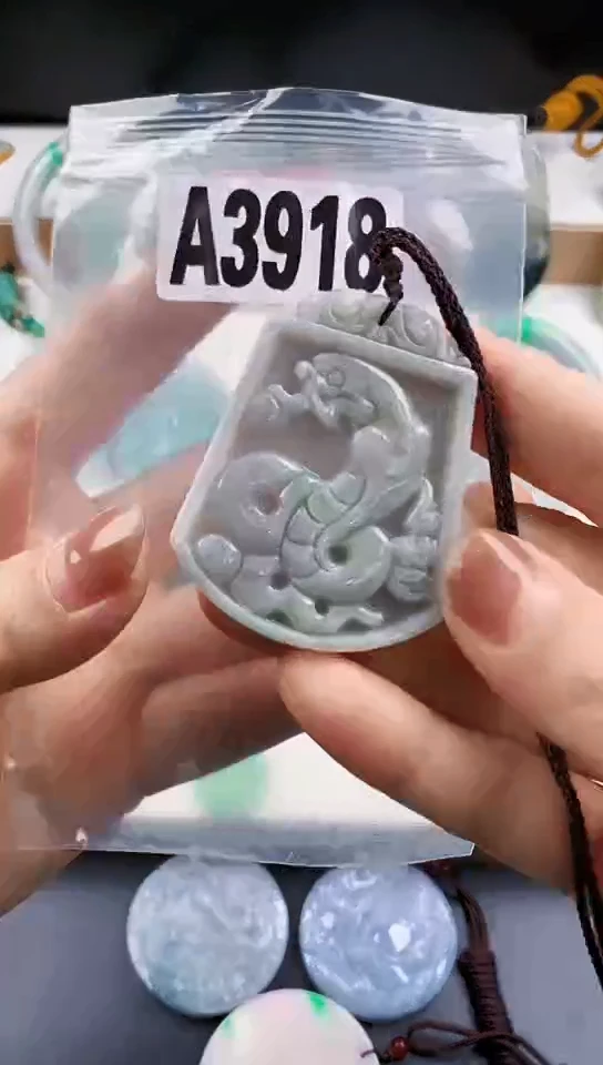 颈饰未镶嵌翡翠天然翡翠吊坠挂件