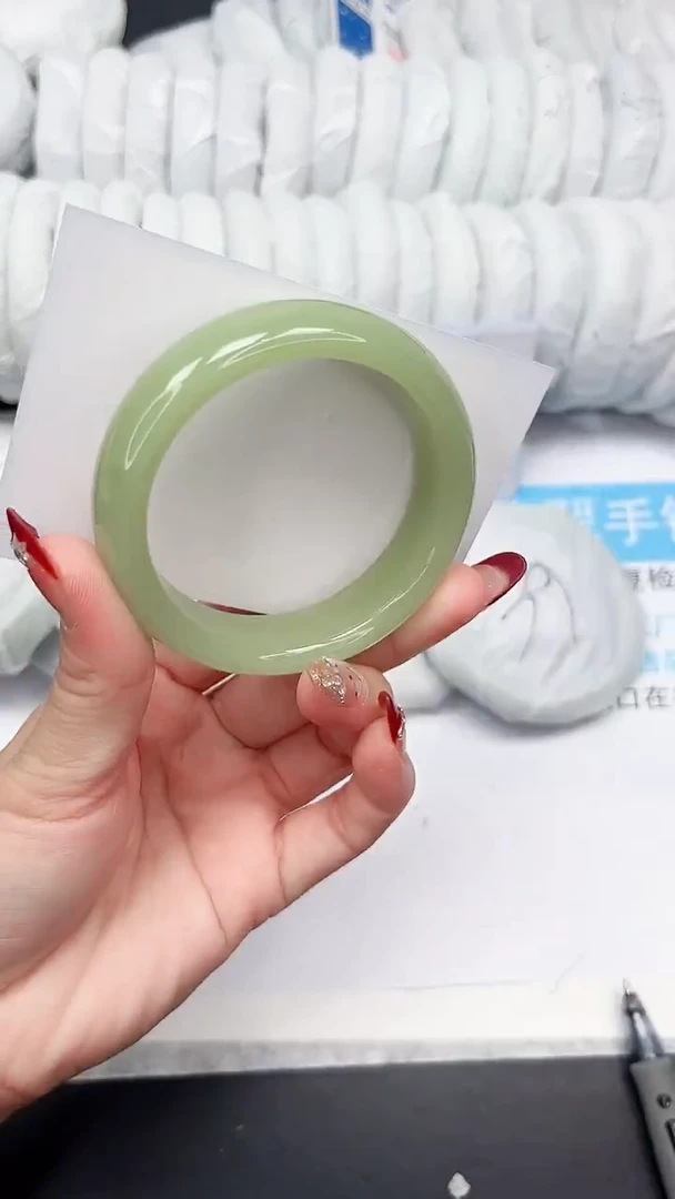 未镶嵌手镯石英质玉141-56.1PG