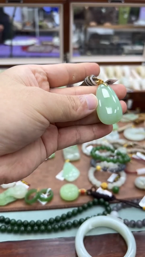 颈饰未镶嵌和田玉翠青随型