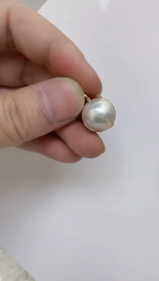 18K金镶嵌拼合珍珠（马贝珠）颈饰