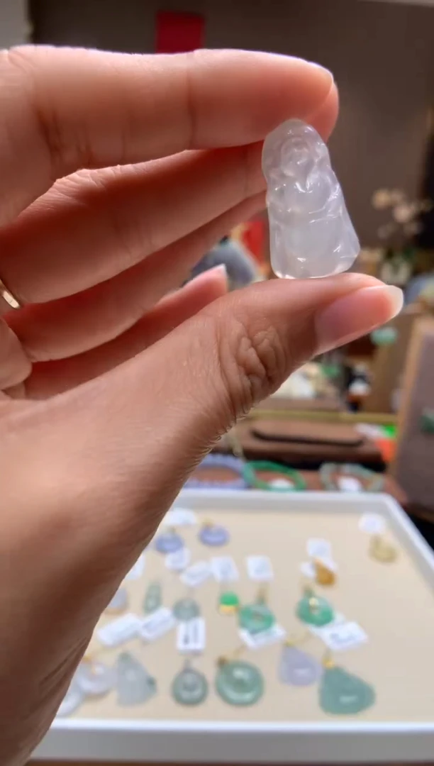 【闪购商品】翡翠颈饰未镶嵌财神