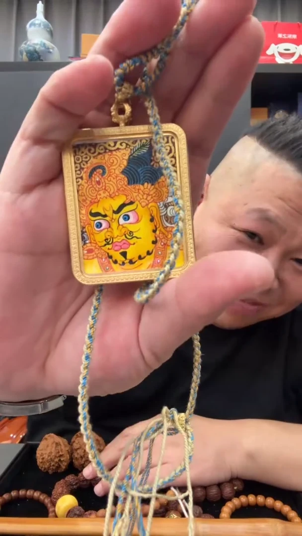 吊坠纯手黄财唐卡H042