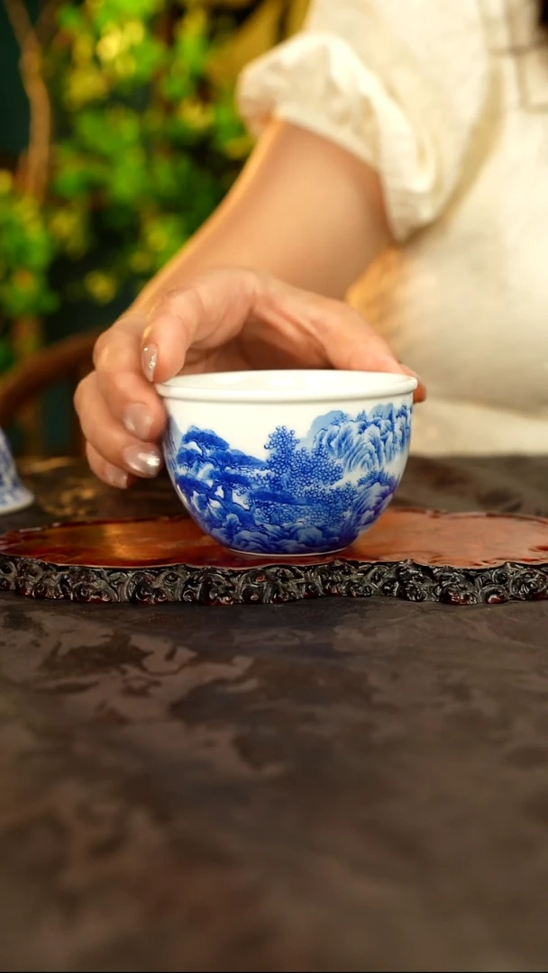 青花手绘山水主人杯