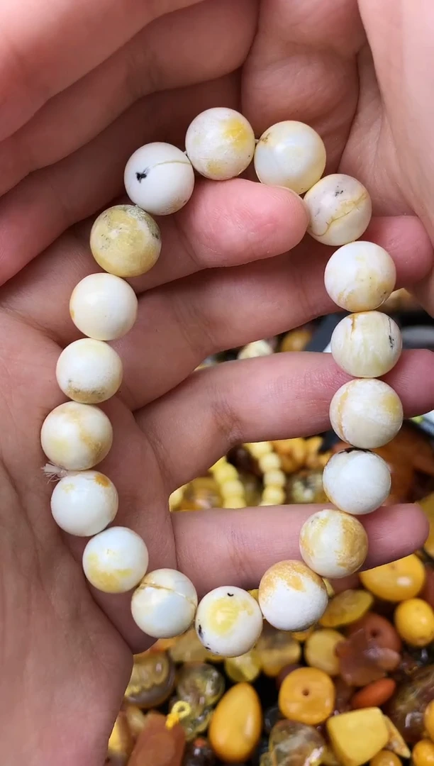 未镶嵌琥珀珠宝奇石251