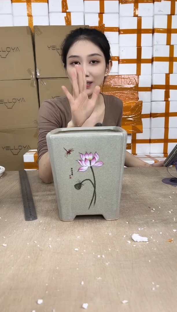 四方淡黄荷花大号19x21