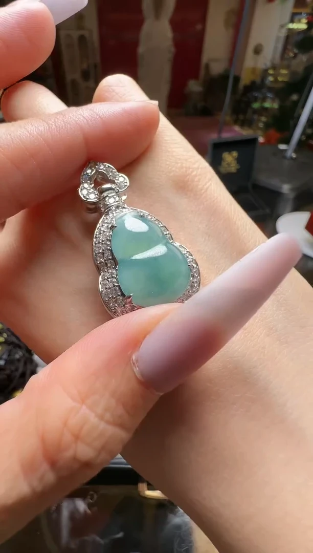 【闪购商品】翡翠吊坠(不含链)未镶嵌翡翠