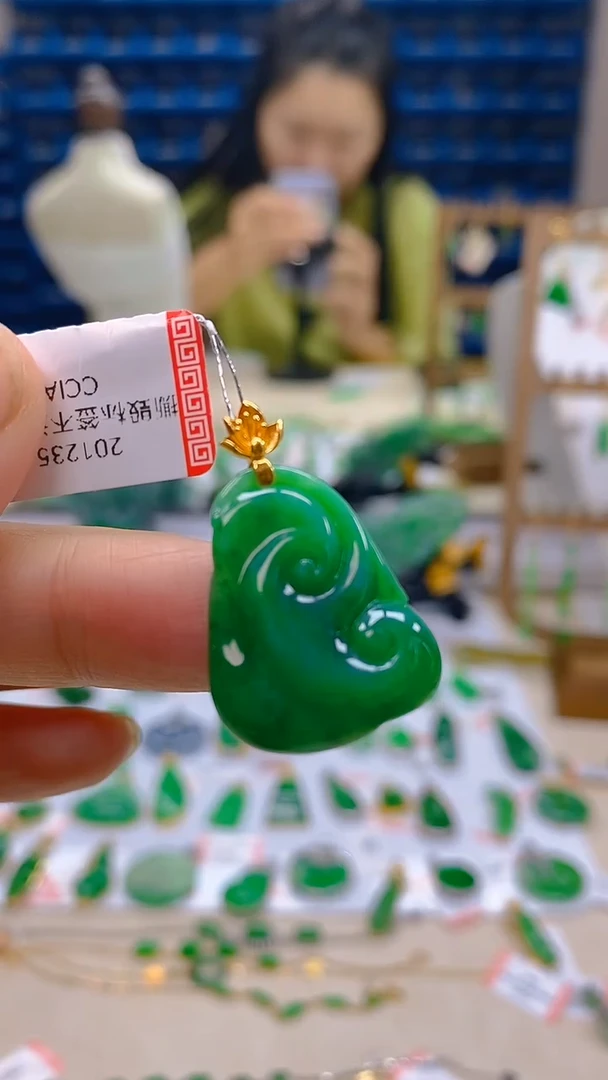 颈饰18K金镶嵌翡翠新号开播 全场乱卖