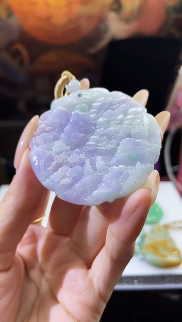 翡翠未镶嵌颈饰多样性发其一