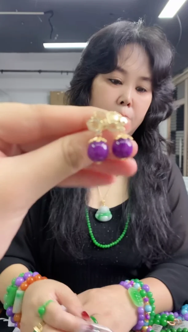 苏纪石（舒俱来）未镶嵌耳钉多样性发其一颜色微差