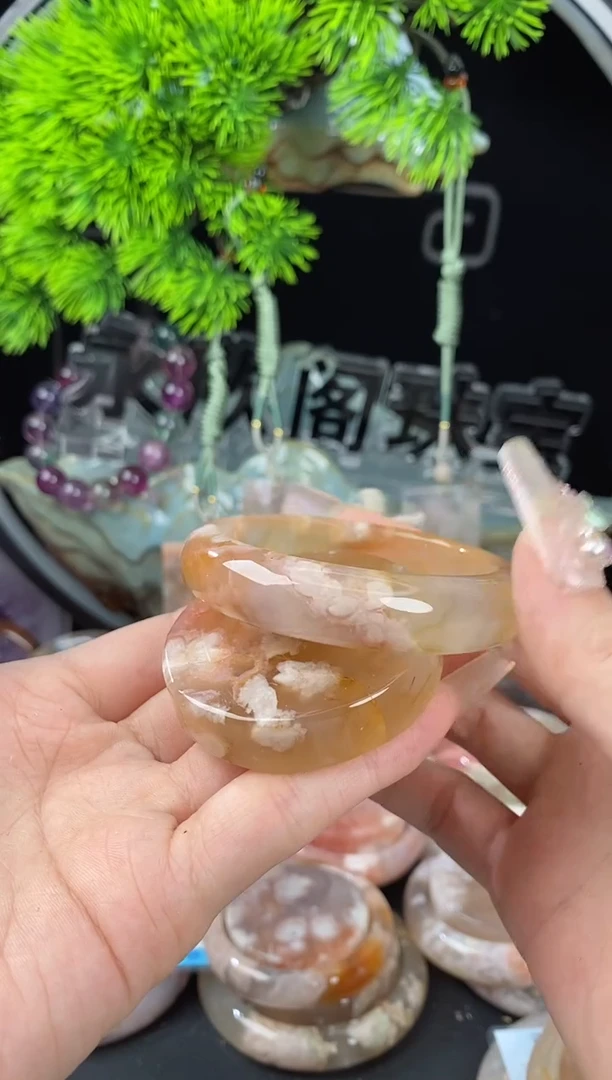 石英质玉手镯（圆镯）未镶嵌52