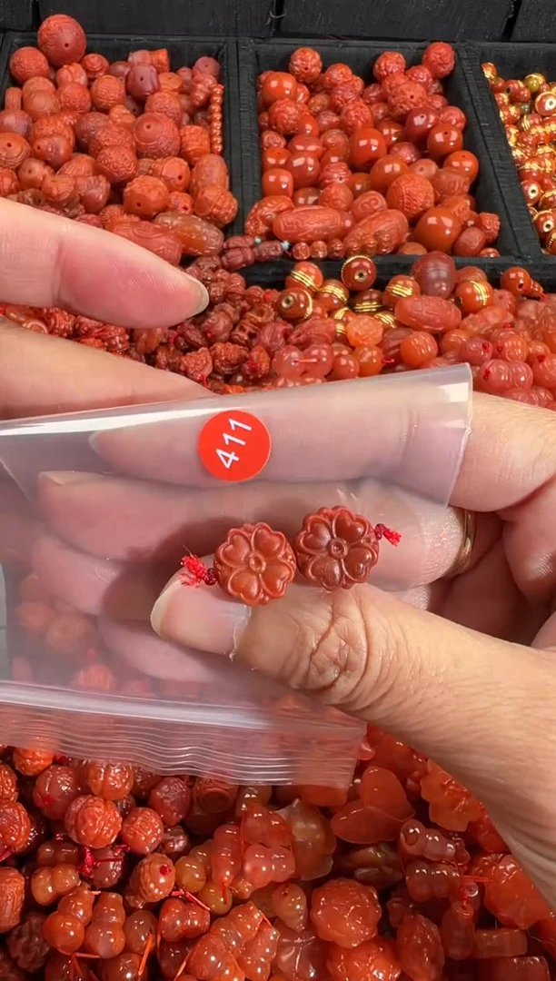 南红玛瑙未镶嵌颈饰1